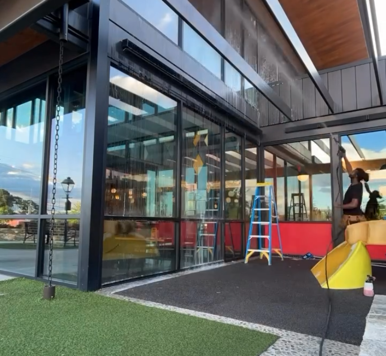 Residential / Commercial window cleaning